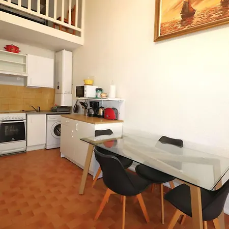 Appartement Le Grau-du-roi, 2 Pièces, 5 Personnes - Fr-1-307-132 *
