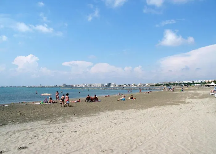 Apartment Maison Climatisee Avec Mezzanine, Parking Securise, Proche Et Commerces - Fr-1-307-132 *